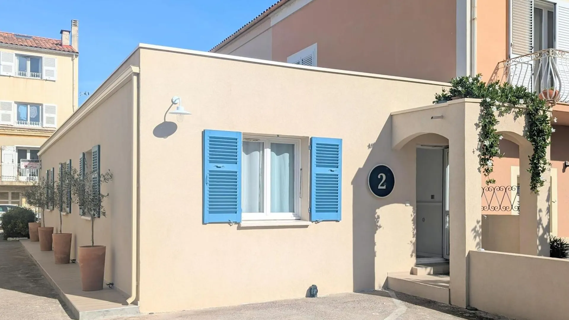 9 Hôtels Budget en Corse Qui Valent Vraiment le Détour